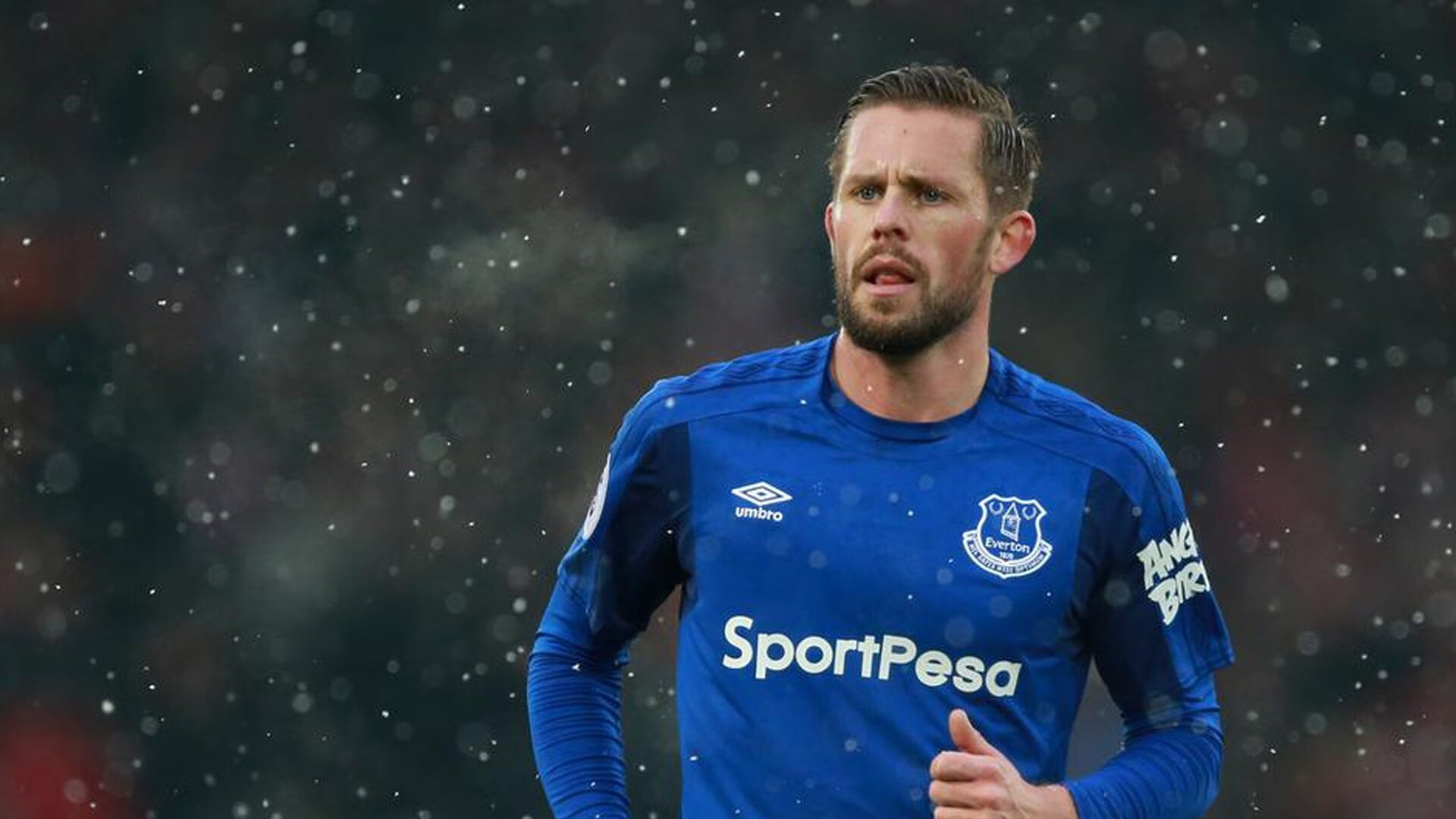 “电动冲浪：东三叉湖赛场迎来水上运动的新时代”