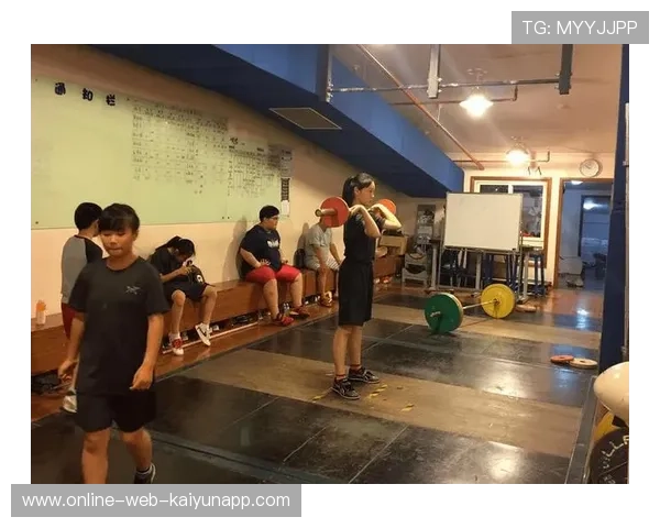 举重选手复训计划成媒体关注的励志案例